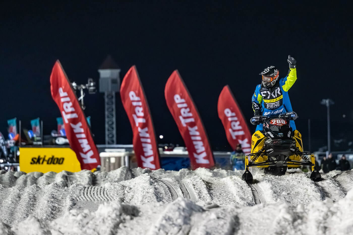 Elias Ishoel Keeps Red Plate After Hard Fought Battles In Minnesota